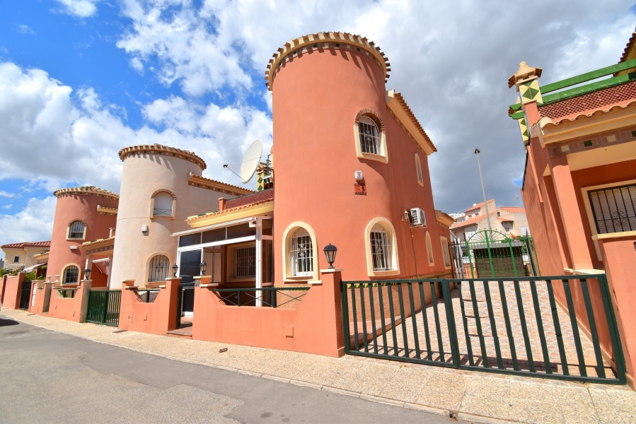 Re-Sale - Detached Villa - Orihuela Costa - Playa Flamenca