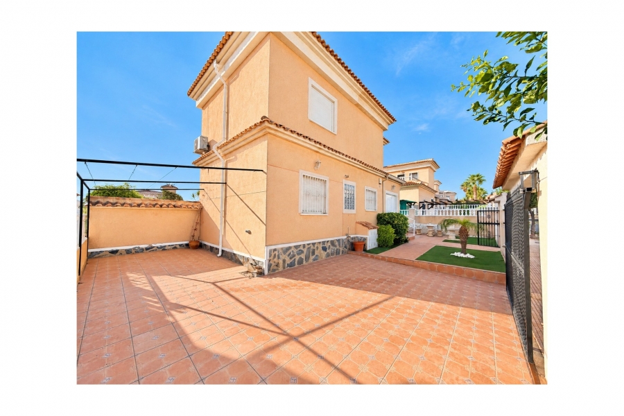 Re-Sale - Detached Villa - La Marina - La Marina - Urbanization