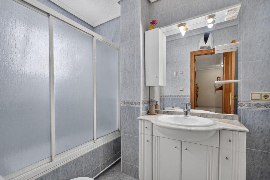 Re-Sale - Apartment - Torrevieja - Torrevieja - Centre
