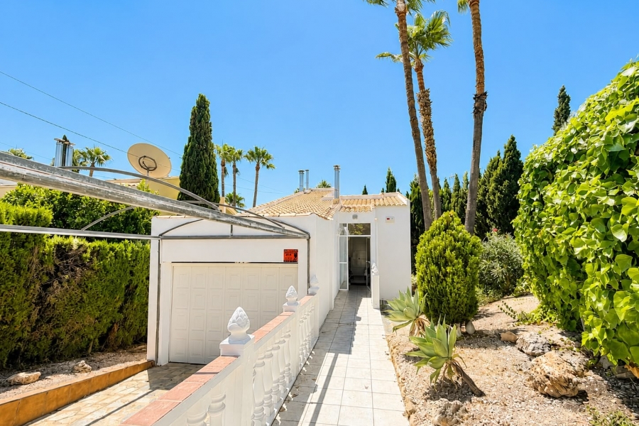 Re-Sale - Detached Villa - Orihuela Costa - Villamartin
