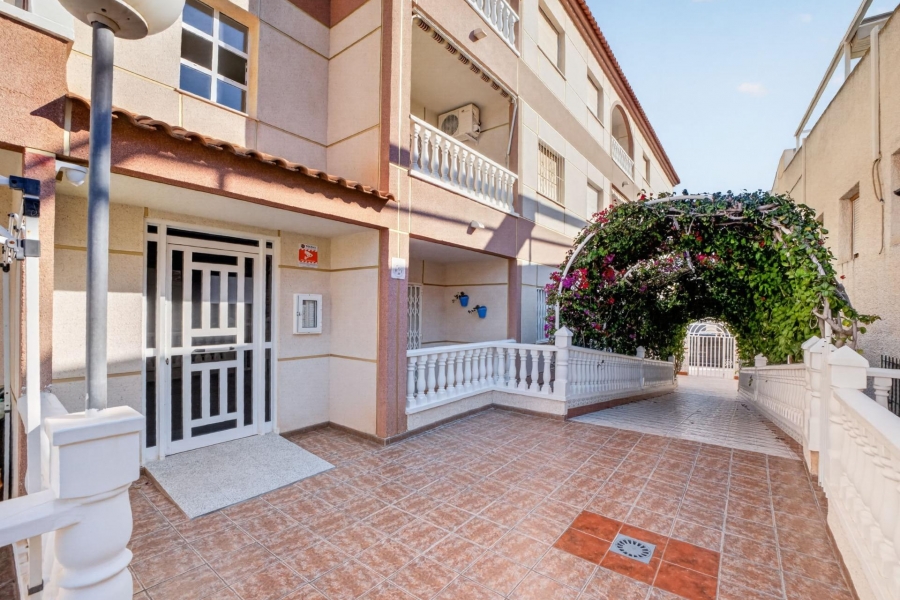 Re-Sale - Apartment - Torrevieja - Playa Los Locos