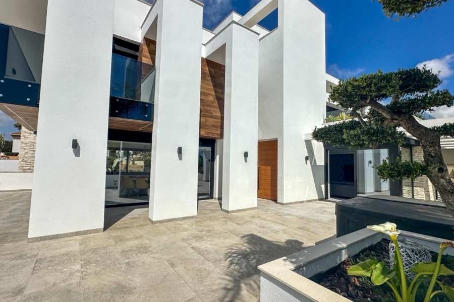 Re-Sale - Detached Villa - Orihuela Costa - Villamartin