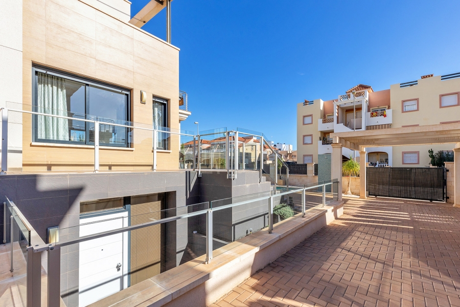 Re-Sale - Detached Villa - Orihuela Costa - La Zenia
