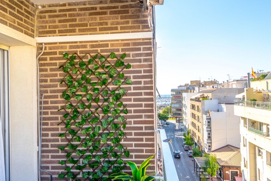 Re-Sale - Apartment - Torrevieja - Torrevieja - Centre