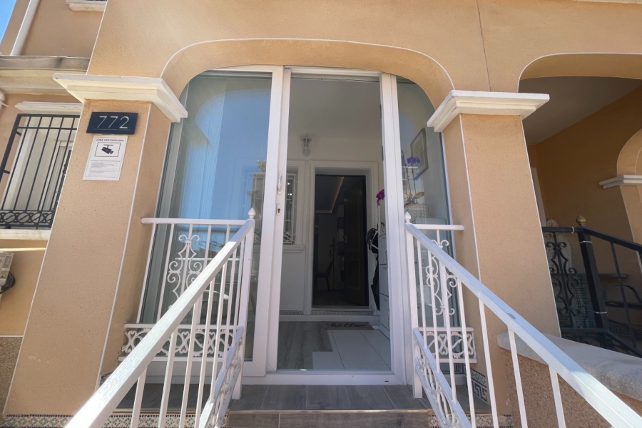 Re-Sale - Semi Detached Villa - Orihuela Costa - Villamartin