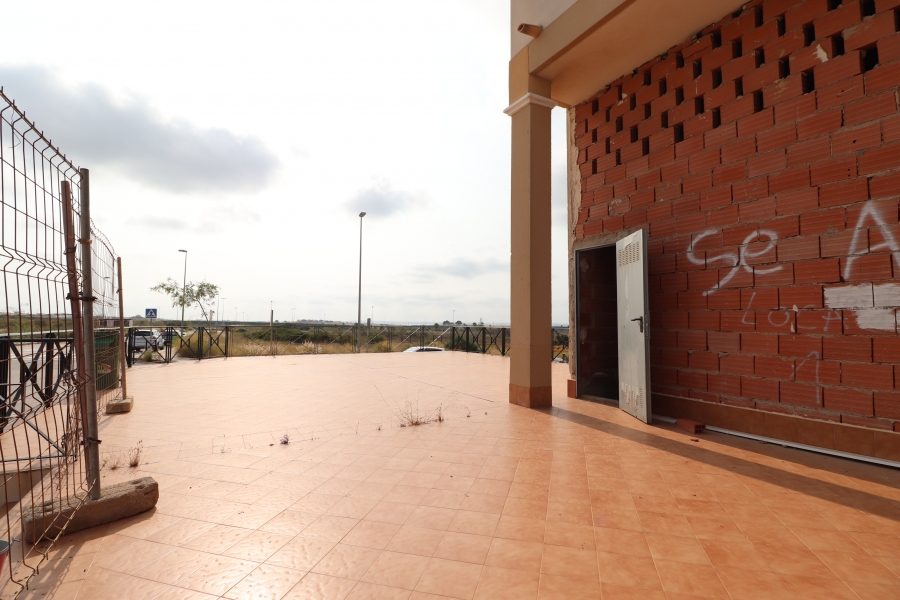 Commercial - Commercial - Los Montesinos - Laguna Green