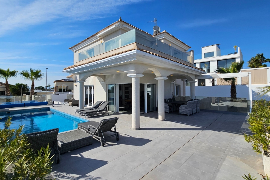 Re-Sale - Detached Villa - La Marina - La Marina - Urbanization