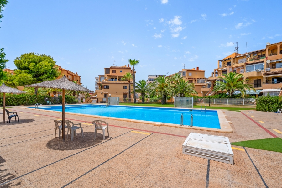Re-Sale - Apartment - Torrevieja - Aguas Nuevas