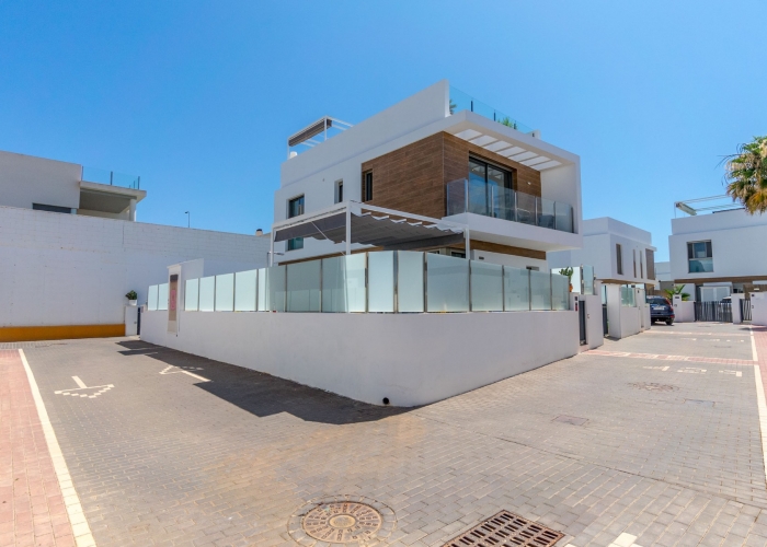 Re-Sale - Detached Villa - Orihuela Costa - Villamartin