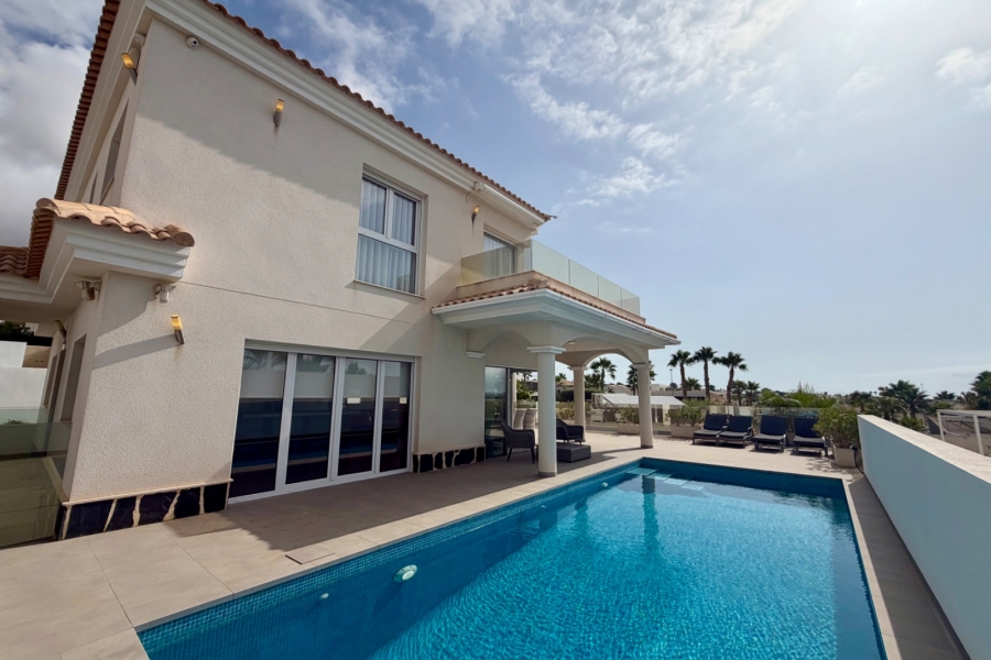 Re-Sale - Detached Villa - La Marina - La Marina - Urbanization
