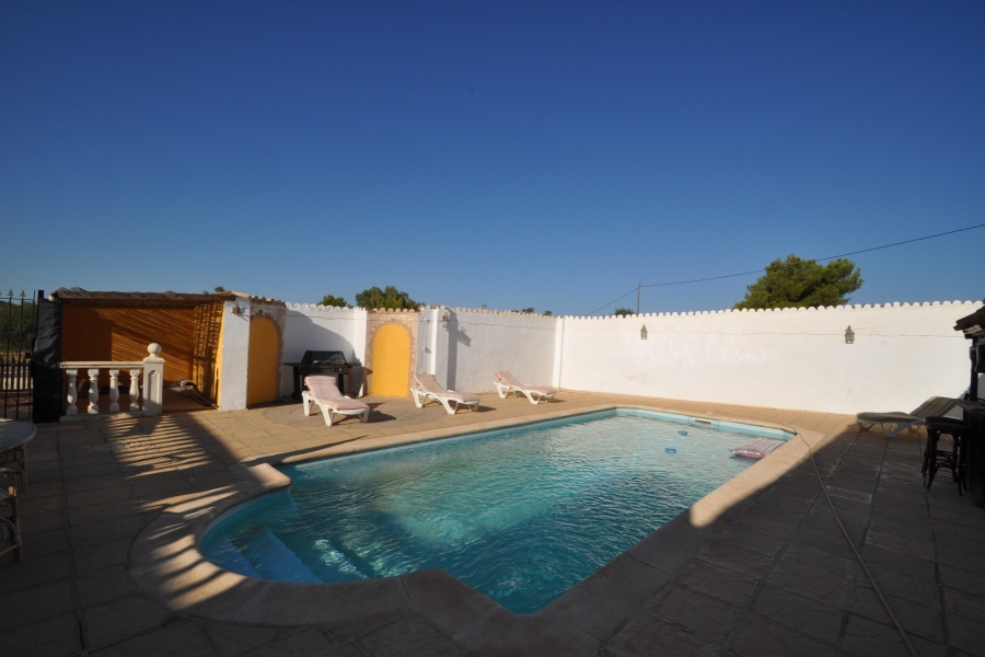 Re-Sale - Country Property - Pinoso - Edge of town