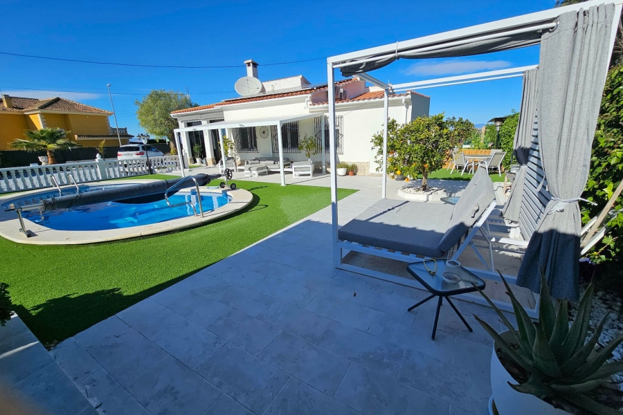 Re-Sale - Detached Villa - La Marina - La Marina - Urbanization