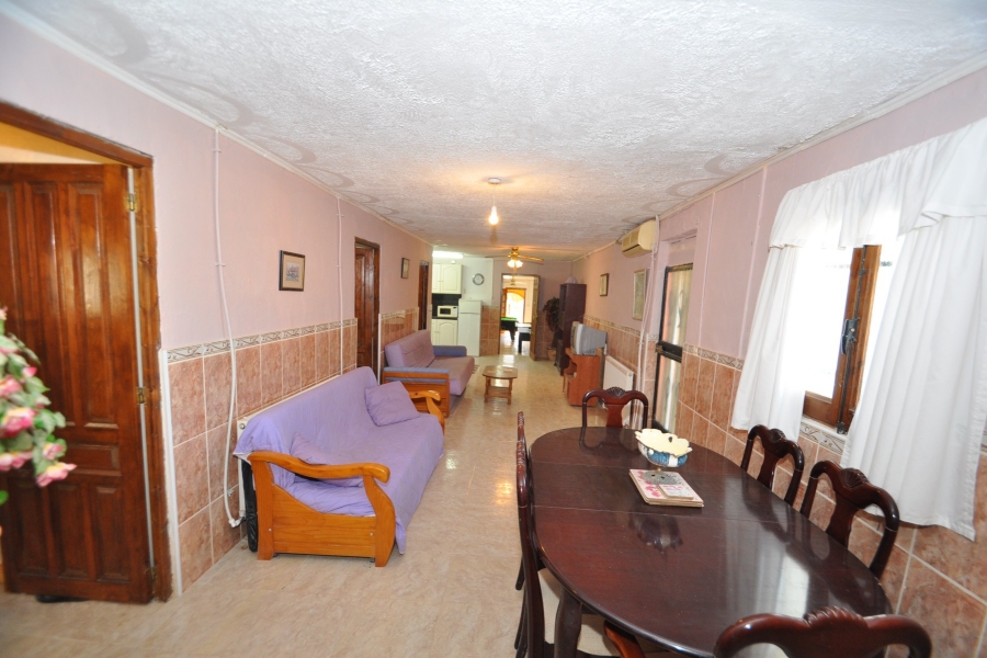 Re-Sale - Country Property - Pinoso - Edge of town