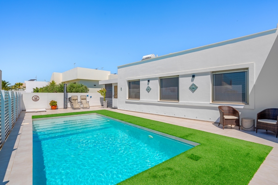 Re-Sale - Detached Villa - La Marina - La Marina - Urbanization