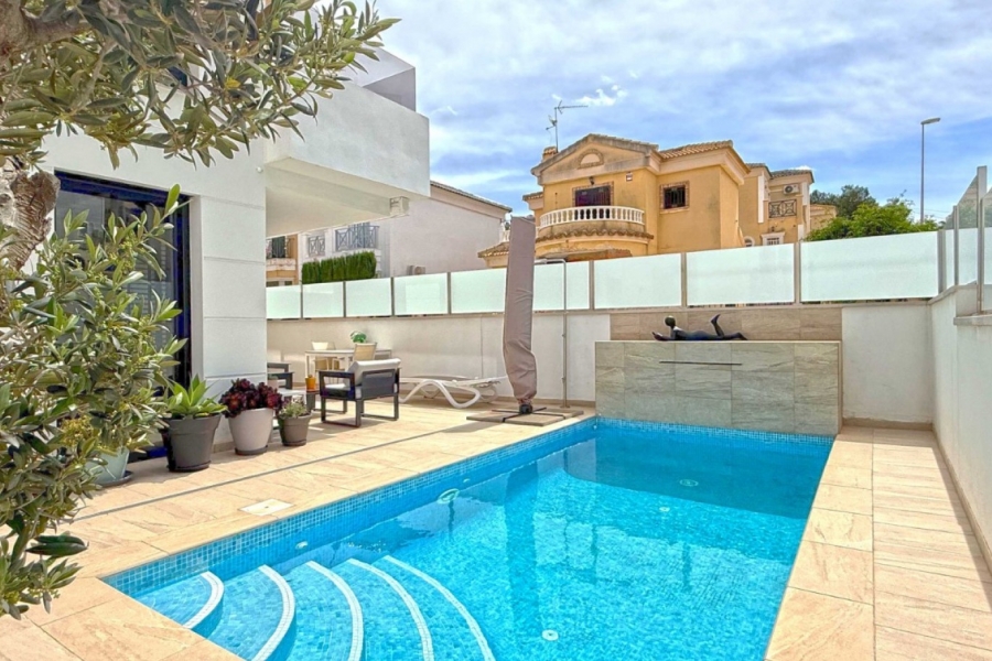 Re-Sale - Detached Villa - Orihuela Costa - Villamartin
