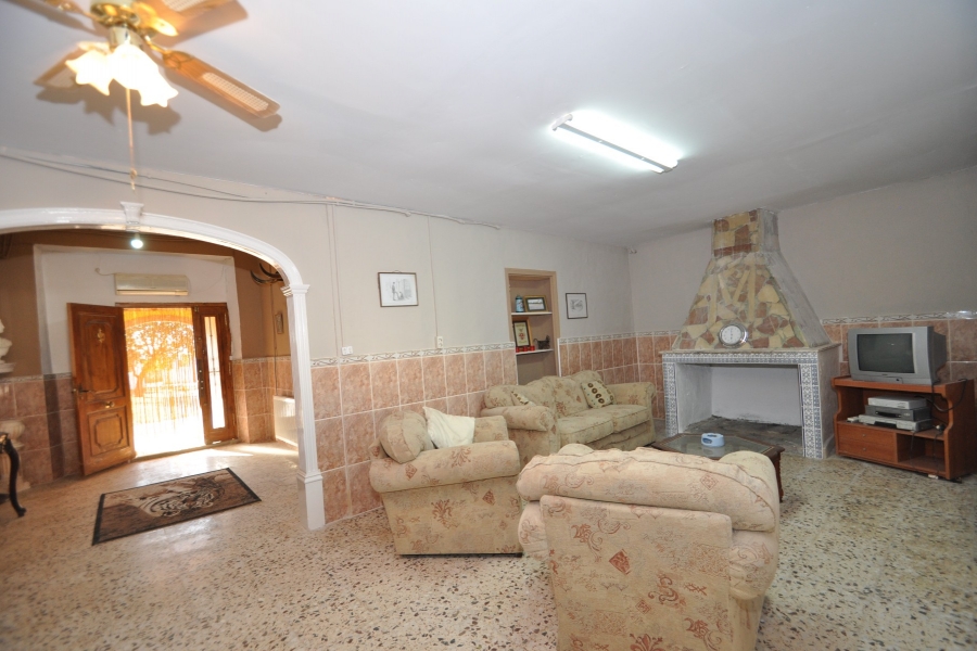 Re-Sale - Country Property - Pinoso - Edge of town