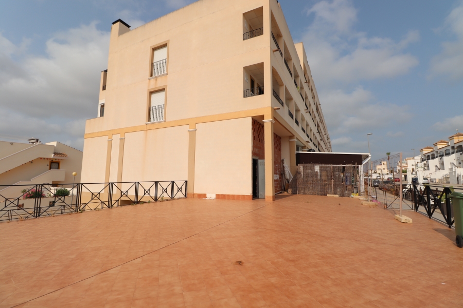 Commercial - Commercial - Los Montesinos - Laguna Green