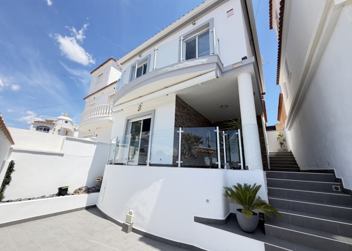 Re-Sale - Detached Villa - Orihuela Costa - Villamartin