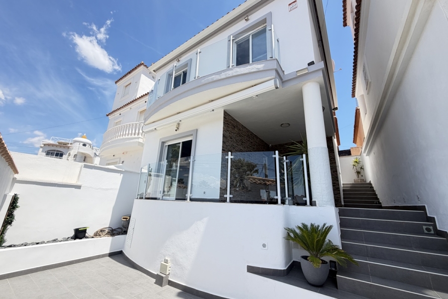 Re-Sale - Detached Villa - Orihuela Costa - Villamartin