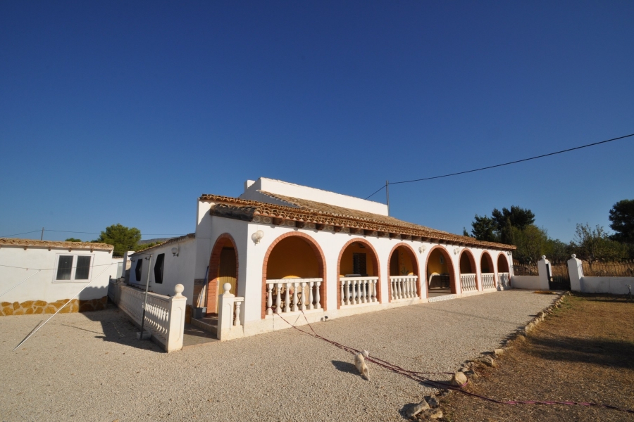 Re-Sale - Country Property - Pinoso - Edge of town