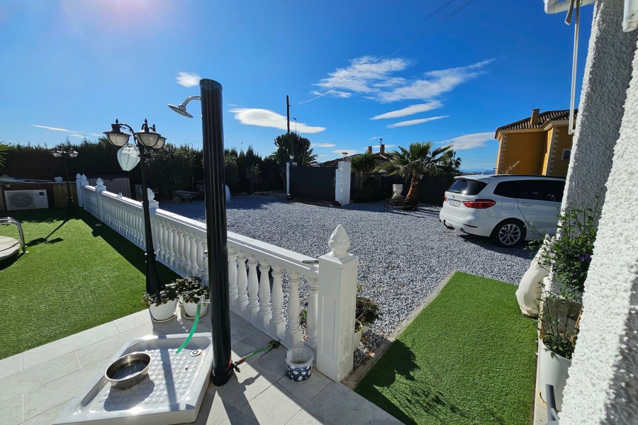 Re-Sale - Detached Villa - La Marina - La Marina - Urbanization