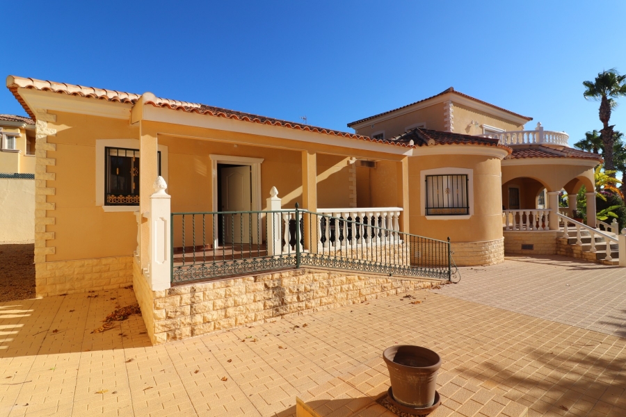 Re-Sale - Detached Villa - La Marina - La Escuera