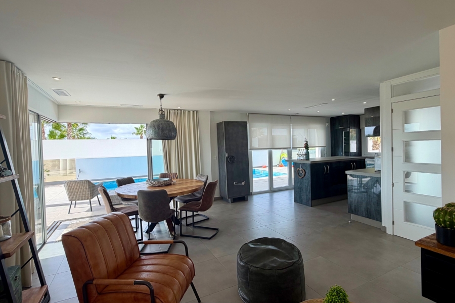 Re-Sale - Detached Villa - La Marina - La Marina - Urbanization