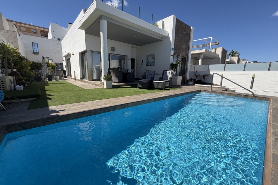 Re-Sale - Detached Villa - Orihuela Costa - Villamartin