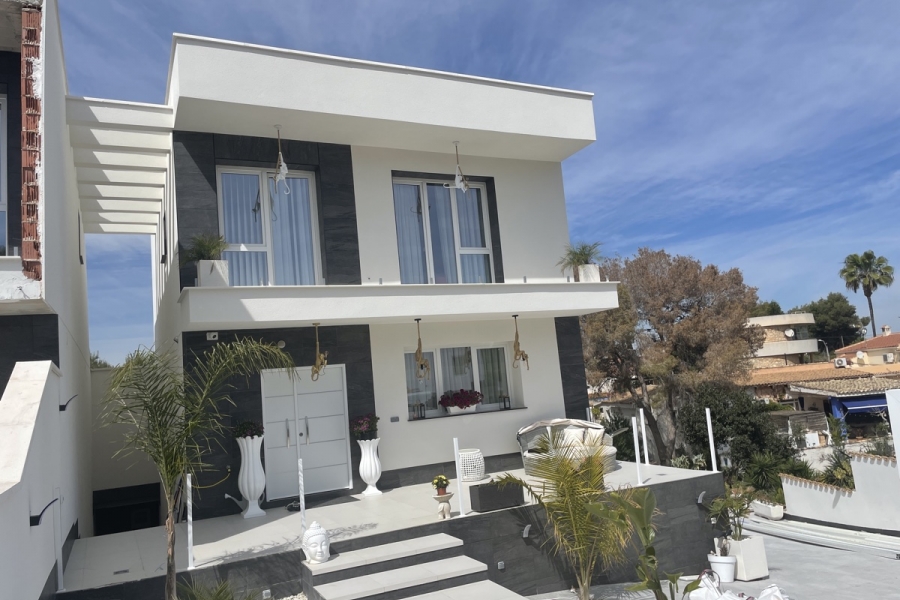 Re-Sale - Detached Villa - Torrevieja - Los Balcones