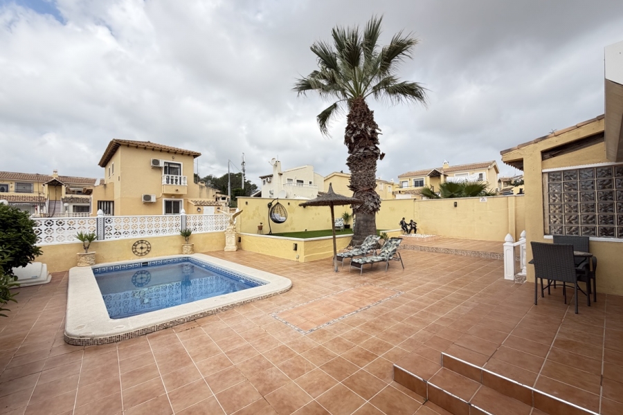 Re-Sale - Detached Villa - Orihuela Costa - Villamartin