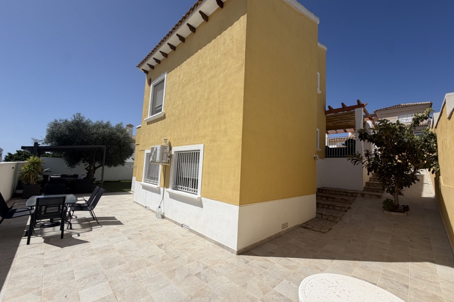 Re-Sale - Detached Villa - Orihuela Costa - Villamartin