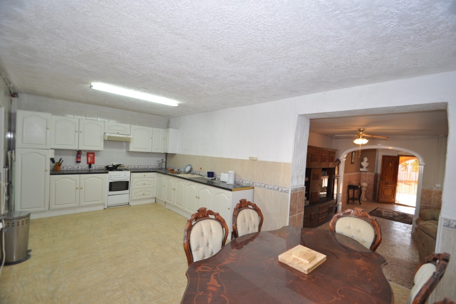 Re-Sale - Country Property - Pinoso - Edge of town