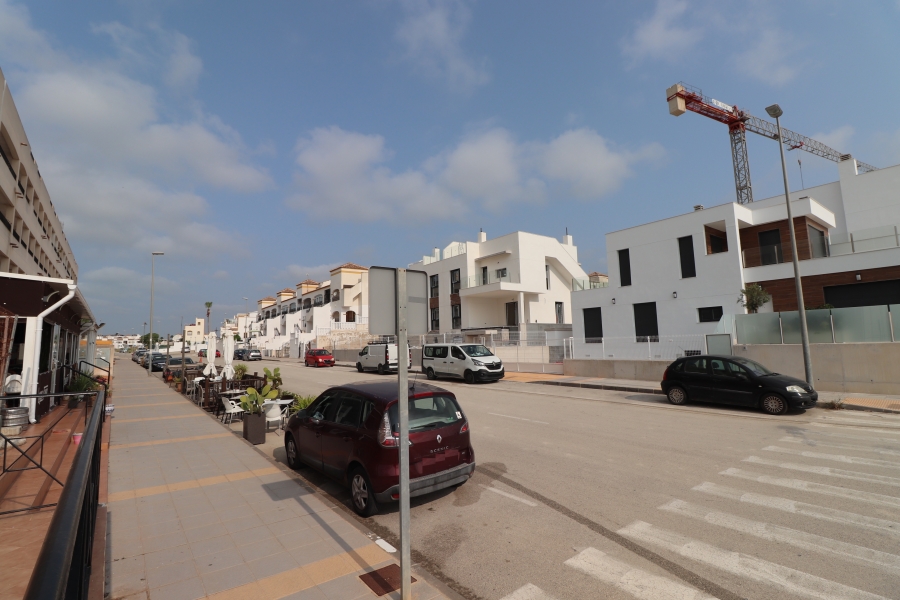 Commercial - Commercial - Los Montesinos - Laguna Green