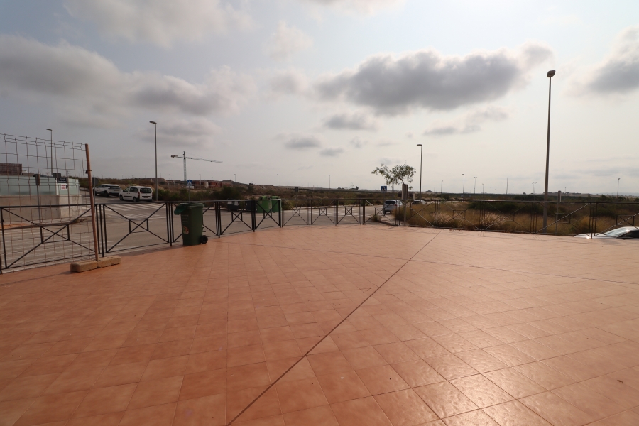 Commercial - Commercial - Los Montesinos - Laguna Green