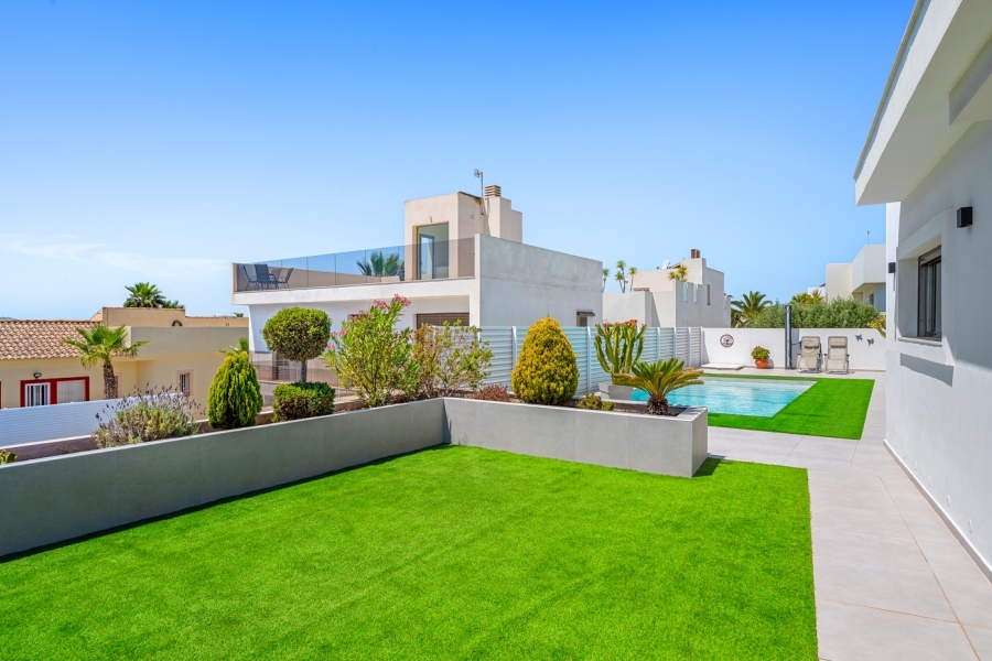 Re-Sale - Detached Villa - La Marina - La Marina - Urbanization