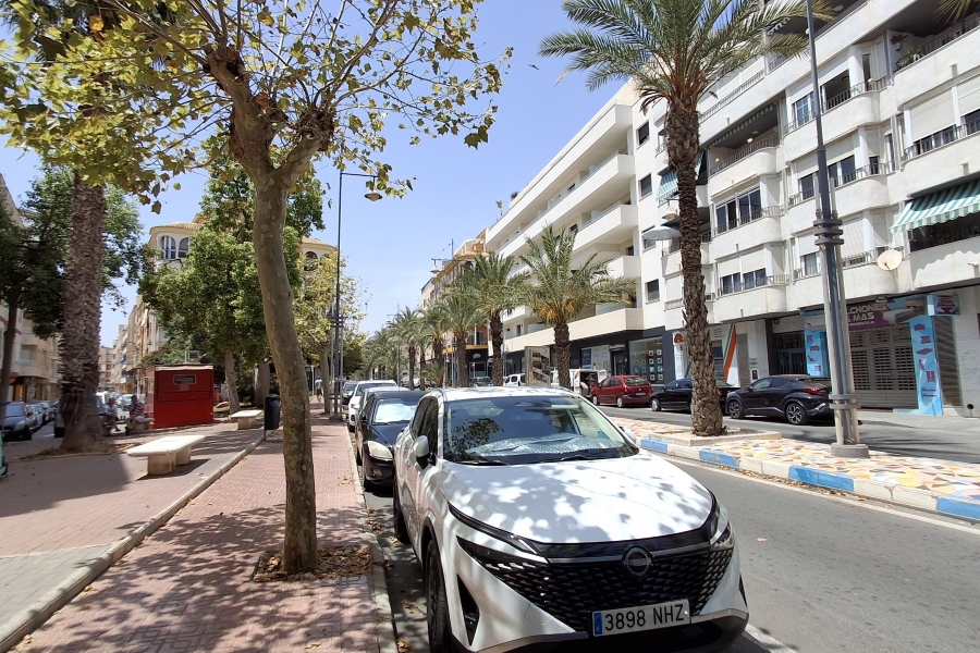 Re-Sale - Apartment - Torrevieja - Torrevieja - Centre