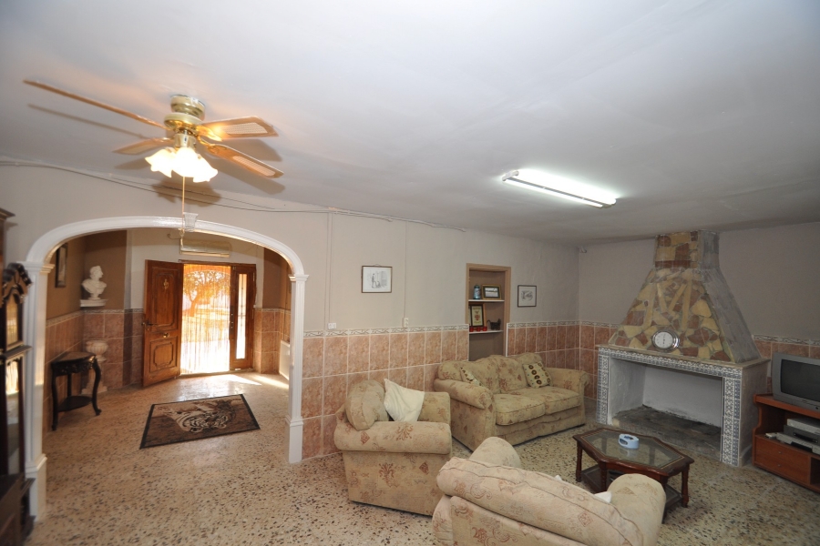 Re-Sale - Country Property - Pinoso - Edge of town