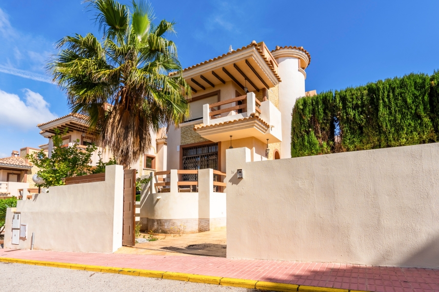 Re-Sale - Detached Villa - Orihuela Costa - Villamartin