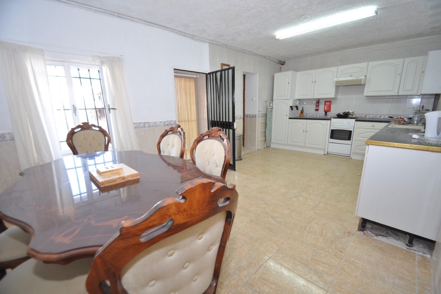 Re-Sale - Country Property - Pinoso - Edge of town